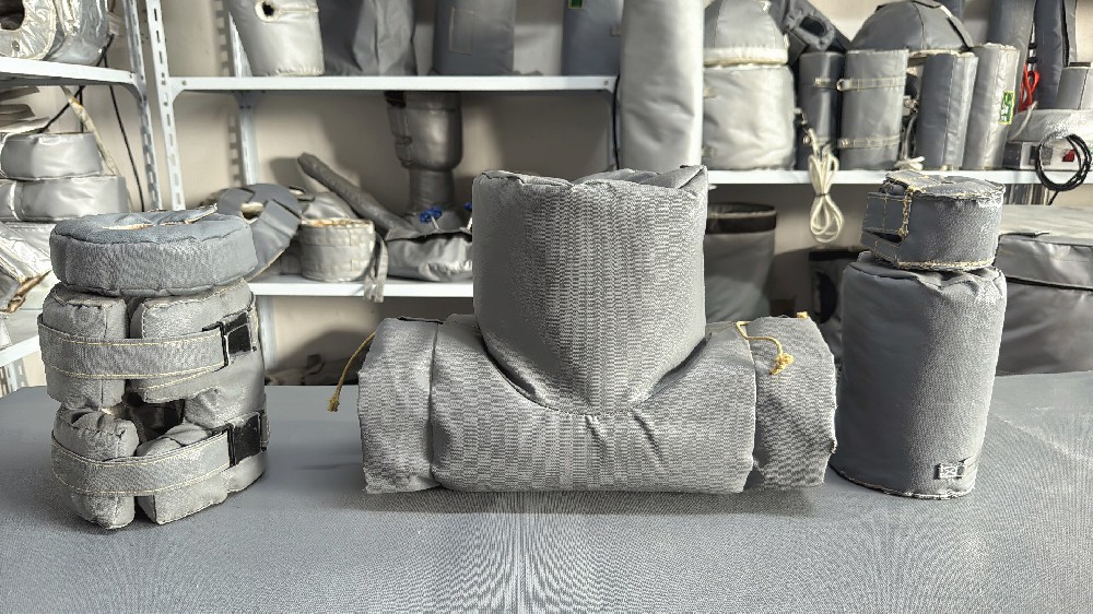 保温加热套材料大比拼：硅橡胶 vs 陶瓷纤维，哪种更适合你的场景？